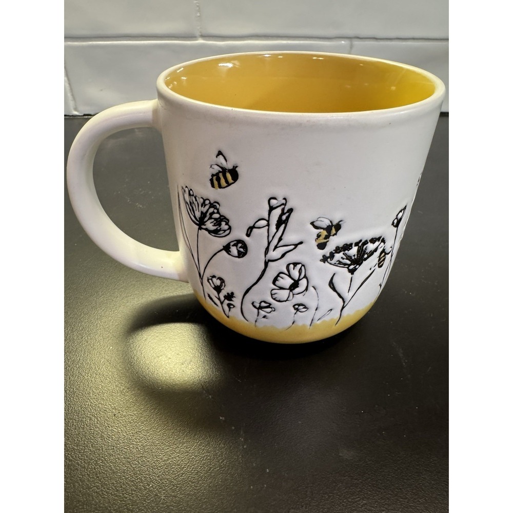 Prima Design,Yellow‎ 20oz. Bee Design Mug Adorable. Perfect Condition.